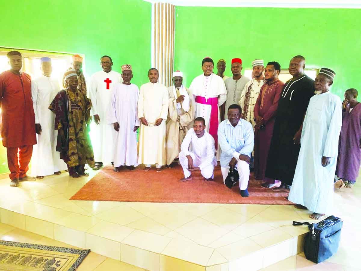 Renforcer les liens avec les leaders traditionnels et religieux