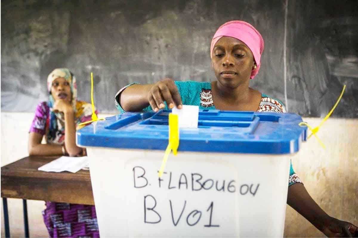 Entre violences et résignation, la démocratie bat d’une aile